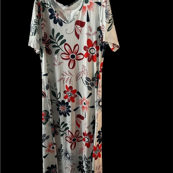 Dresses & Skirts - Floral Maxi Dress